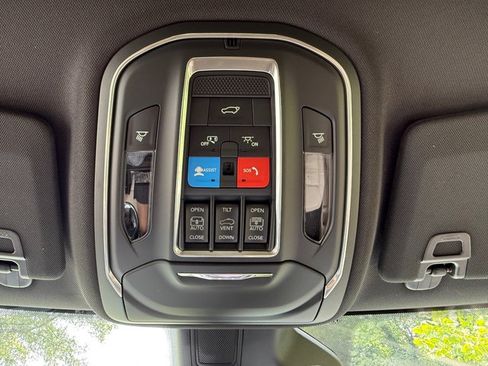 New 2026 Jeep Grand Cherokee Limited w/ Luxury Tech Group II AWD/4WD image 29
