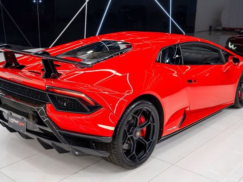 Used 2020 Lamborghini Huracan EVO image 16