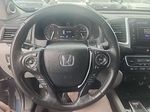 Used 2017 Honda Pilot Touring image 21