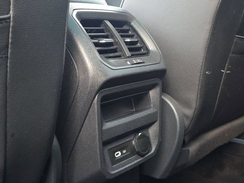 Used 2024 Volkswagen Tiguan SE FWD image 29