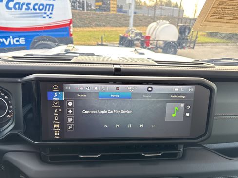 Certified 2024 Jeep Gladiator Mojave w/ Technology Group image 30