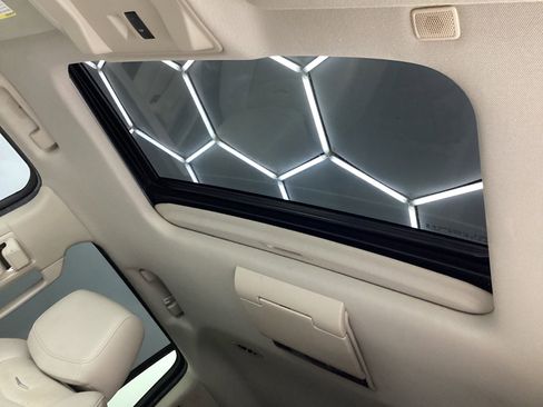 Used 2020 Cadillac Escalade Luxury image 28