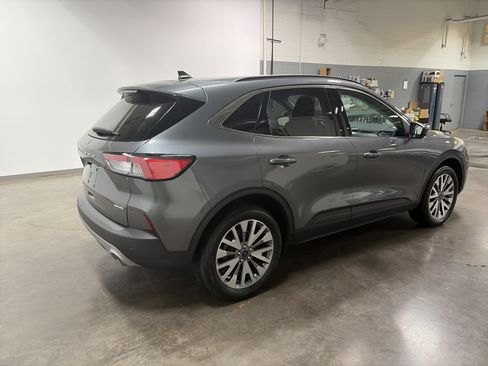 Used 2022 Ford Escape Titanium AWD/4WD image 3