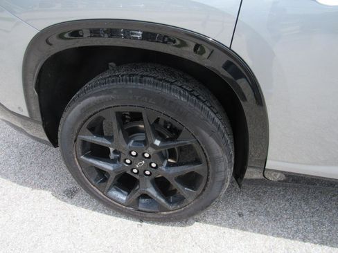 Used 2025 Chevrolet Traverse RS w/ LPO, Floor Liner Package AWD/4WD image 4