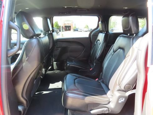 Used 2025 Chrysler Pacifica Select FWD image 21