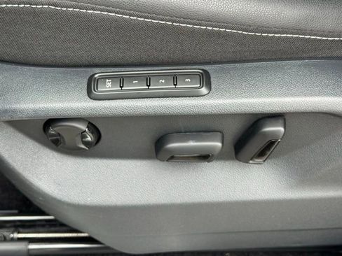 Certified 2023 Volkswagen Tiguan SEL R-Line image 37