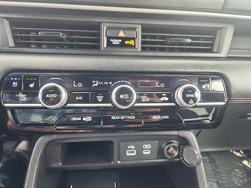 Used 2025 Honda Pilot Black Edition image 22