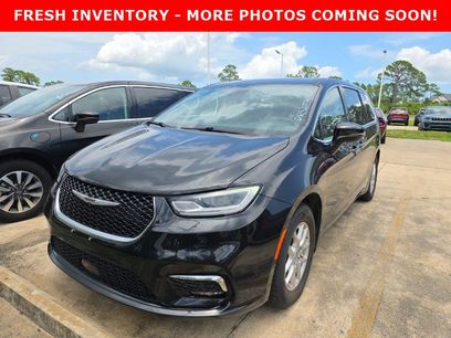Certified 2023 Chrysler Pacifica Touring-L