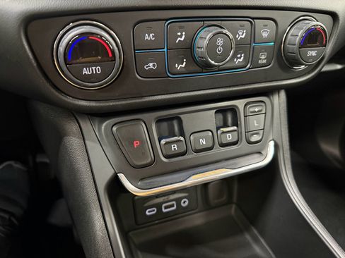 Used 2018 GMC Terrain SLT w/ Preferred Package AWD/4WD image 37