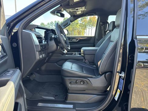 Used 2025 GMC Yukon Elevation w/ LPO, Floor Liner Package image 16