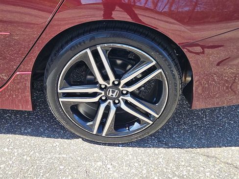 Used 2017 Honda Accord Touring image 3