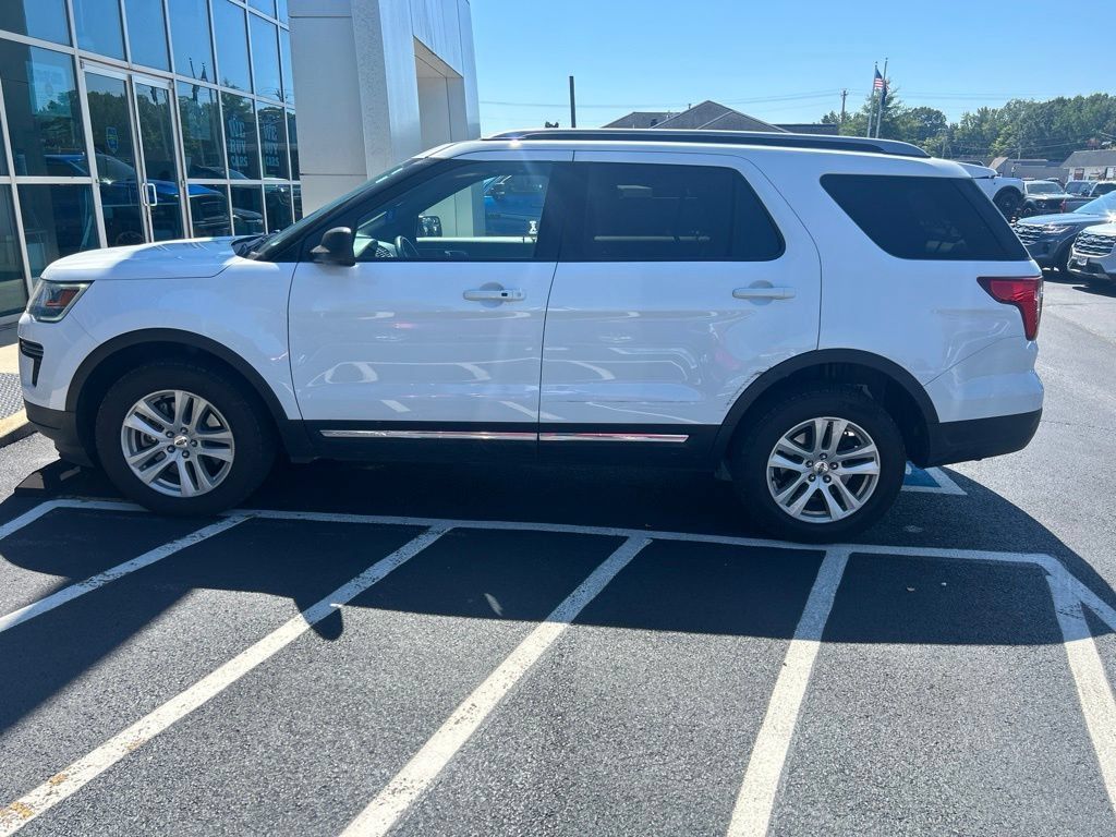 Used 2018 Ford Explorer XLT AWD/4WD image 2