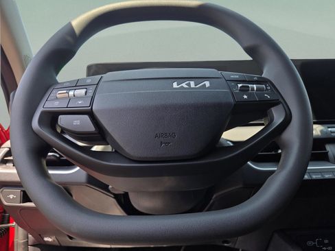 New 2026 Kia K4 FWD image 13