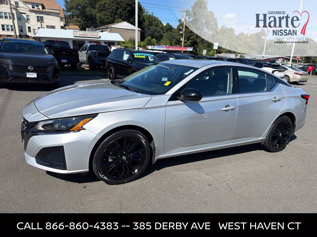 Certified 2024 Nissan Altima 2.5 SR w/ SR Premium Package AWD/4WD image 9