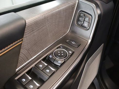 Used 2023 Ford F350 Platinum AWD/4WD image 10