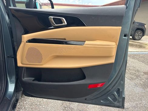 Used 2022 Kia Carnival EX FWD image 17