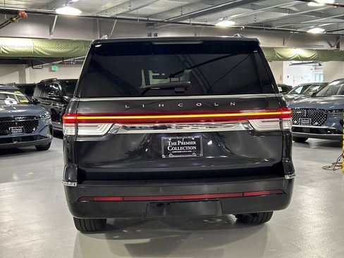 Used 2023 Lincoln Navigator Reserve AWD/4WD image 3