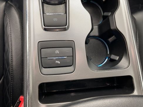 Used 2024 Ford Edge Titanium image 13