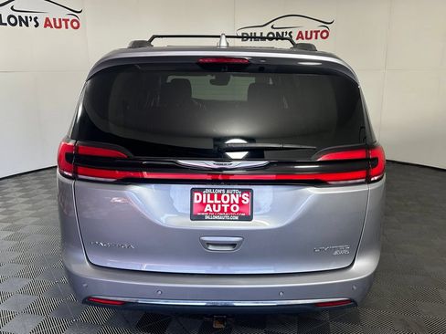 Used 2021 Chrysler Pacifica Limited AWD/4WD image 5