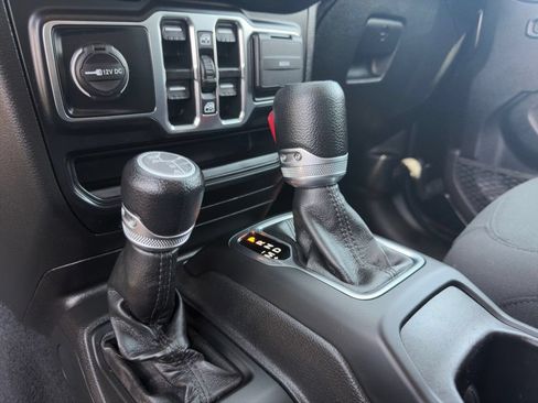 Used 2022 Jeep Wrangler Unlimited Sport AWD/4WD image 7
