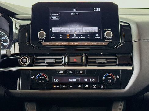 Used 2024 Nissan Pathfinder SV FWD image 14
