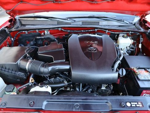 Used 2018 Toyota Tacoma TRD Off-Road image 29