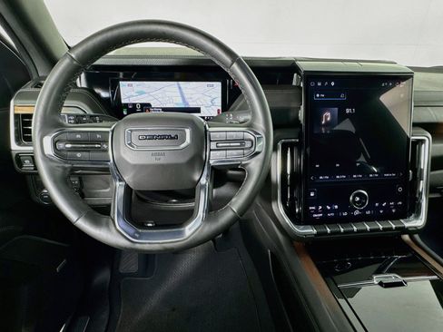 Used 2025 GMC Yukon XL Denali RWD image 10