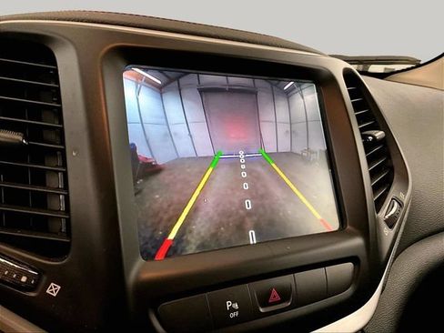 Used 2015 Jeep Cherokee Trailhawk w/ Comfort/Convenience Group AWD/4WD image 21