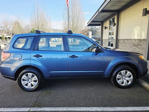 Used 2010 Subaru Forester 2.5X AWD/4WD image 6
