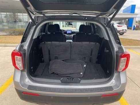 Used 2023 Ford Explorer XLT image 14