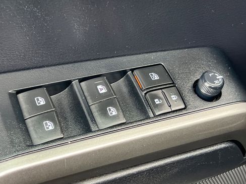 Used 2020 Toyota Tacoma SR5 RWD image 13