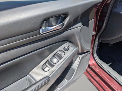 Used 2025 Nissan Altima 2.5 SV FWD image 19