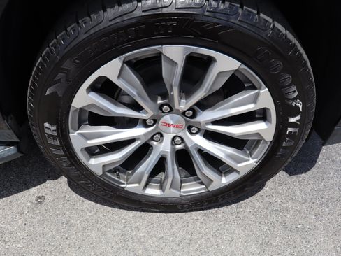 Used 2021 GMC Yukon XL Denali w/ Advanced Technology Package RWD image 15