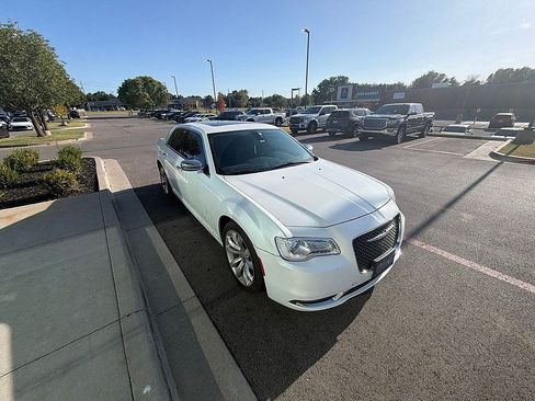 Used 2015 Chrysler 300 C RWD image 1
