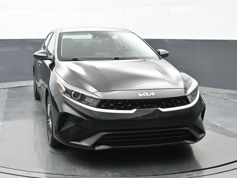 Used 2023 Kia Forte LXS image 3