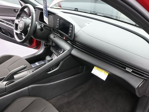 Certified 2025 Hyundai Elantra Sport image 17