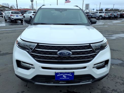 Used 2021 Ford Explorer XLT w/ Equipment Group 202A image 9
