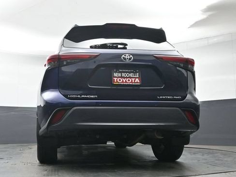 Certified 2024 Toyota Highlander Limited AWD/4WD image 37