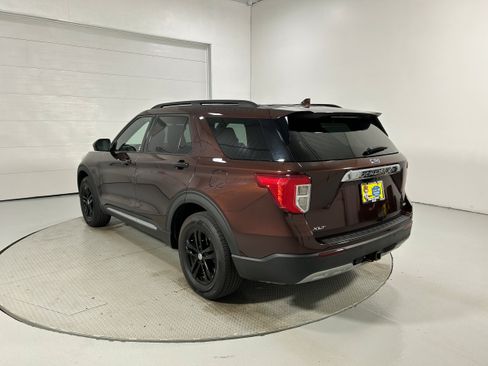 Used 2020 Ford Explorer XLT w/ Equipment Group 202A AWD/4WD image 20