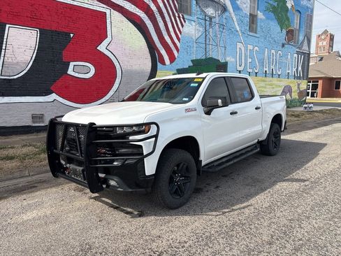Used 2019 Chevrolet Silverado 1500 LT Trail Boss image 2