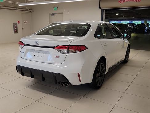 Used 2024 Toyota Corolla SE image 8