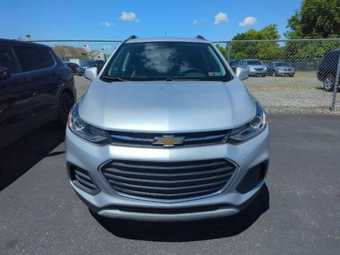 Used 2022 Chevrolet Trax LT w/ LT Convenience Package AWD/4WD image 2