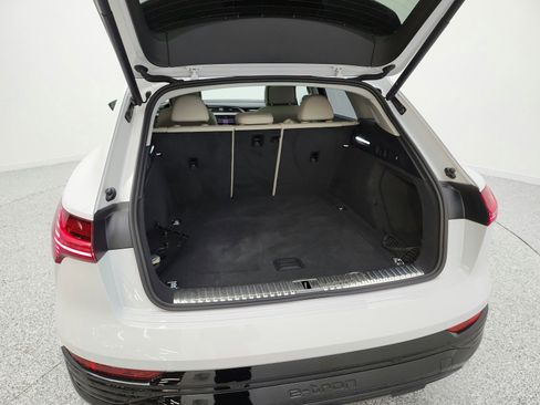 Used 2024 Audi Q8 e-tron Premium Plus w/ Premium Plus Package AWD/4WD image 21