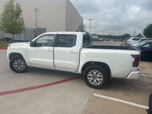 Used 2022 Nissan Frontier SV image 5