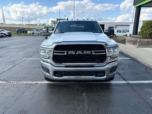 Used 2024 RAM 3500 Tradesman w/ Chrome Appearance Group AWD/4WD image 3