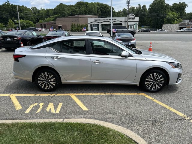 Certified 2024 Nissan Altima 2.5 SV w/ SV Premium Package AWD/4WD image 4