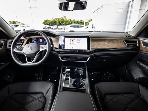 New 2026 Volkswagen Atlas SE FWD image 32