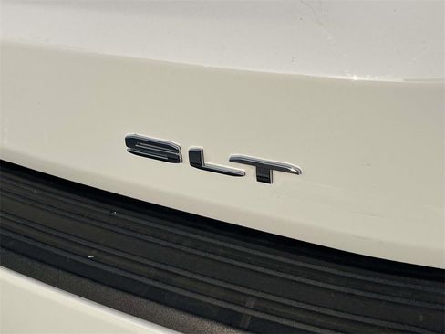 Used 2024 GMC Yukon XL SLT w/ SLT Luxury Package image 14