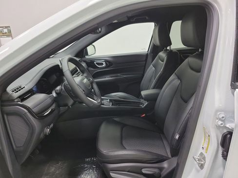 New 2026 Jeep Compass Latitude image 11