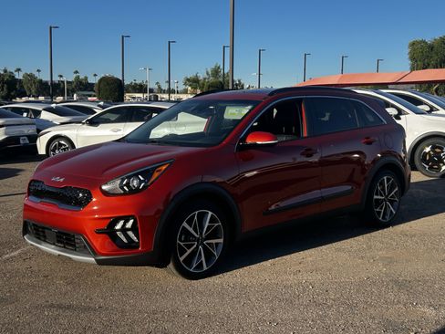 Certified 2022 Kia Niro Touring Special Edition image 2
